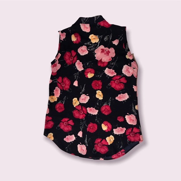 🌟SALE 2/$10.00‼️ Amaryllis Navy & Floral Sleeveless Notch Neck Tunic size M - Picture 6 of 7